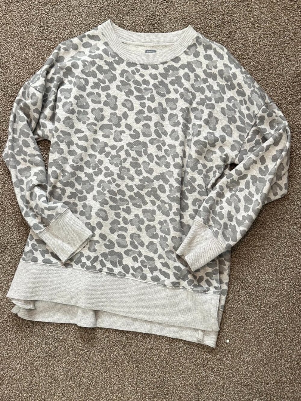 Aerie Leopard Print Sweatshirt Size M Gray Crewneck Side Slit Hem